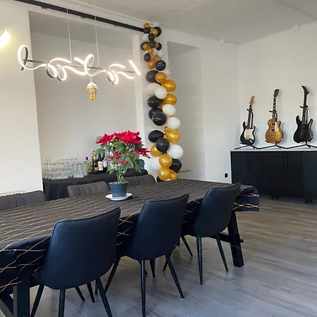 The Onyx Glow- 99m2 Designer Loft