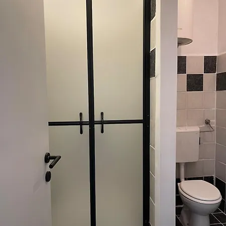 The Onyx Glow- 99m2 Designer Loft *