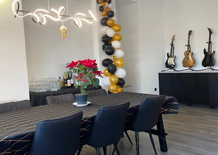 The Onyx Glow- 99m2 Designer Loft