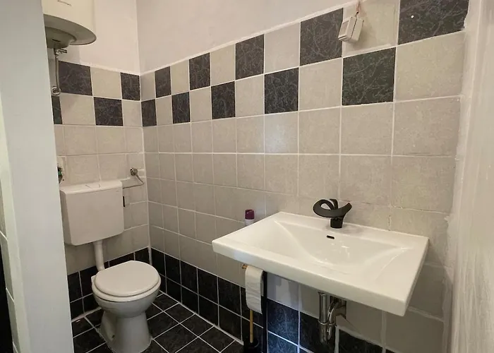 The Onyx Glow- 99m2 Designer Loft *